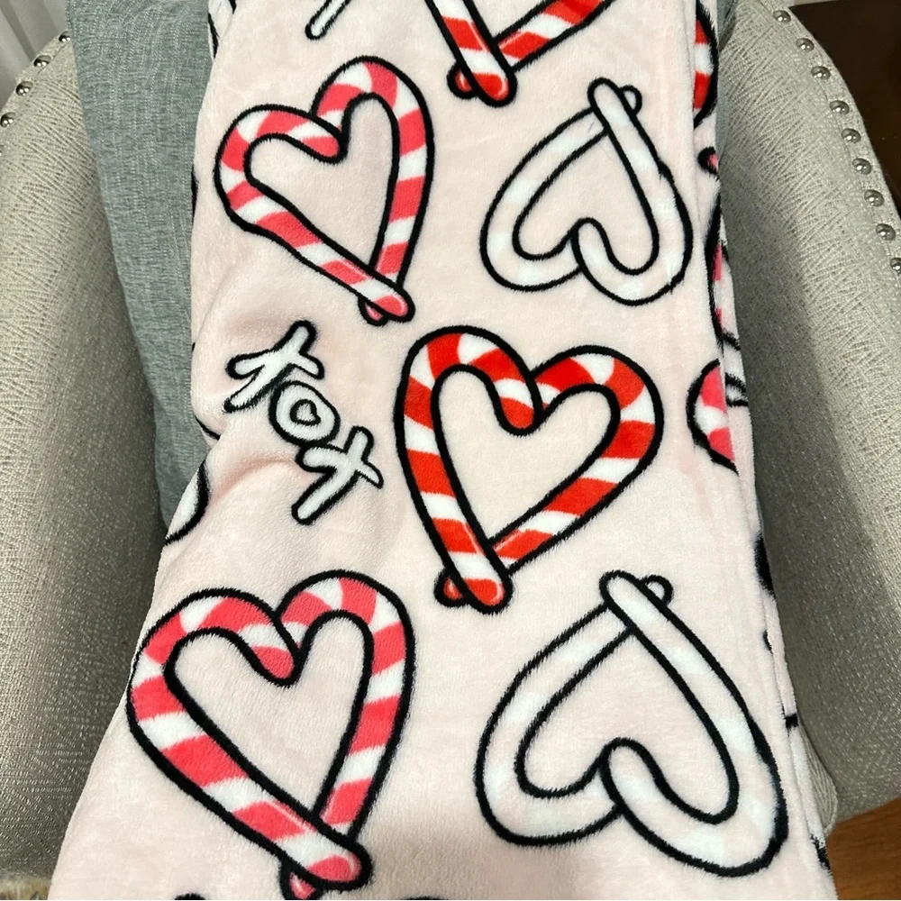 Betsey Johnson Christmas Holiday Candy Cane Hearts Pink Throw Blanket 50 x 70”